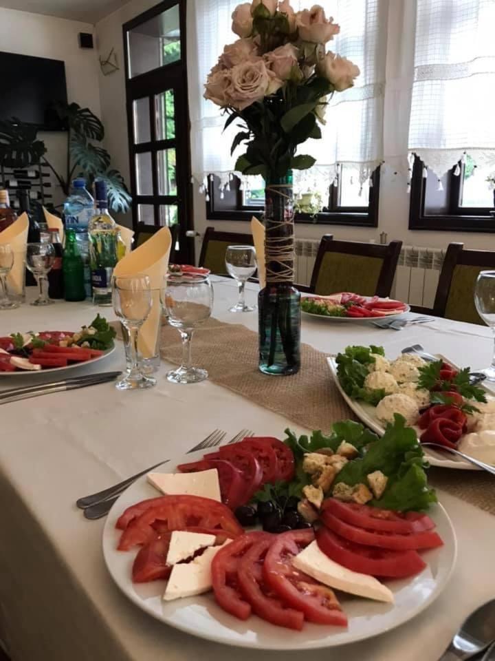 Family Hotel Bile Beli Osŭm Dış mekan fotoğraf