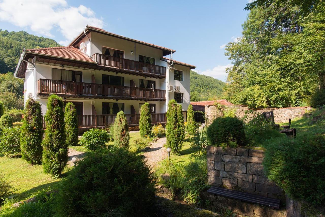Family Hotel Bile Beli Osŭm Dış mekan fotoğraf